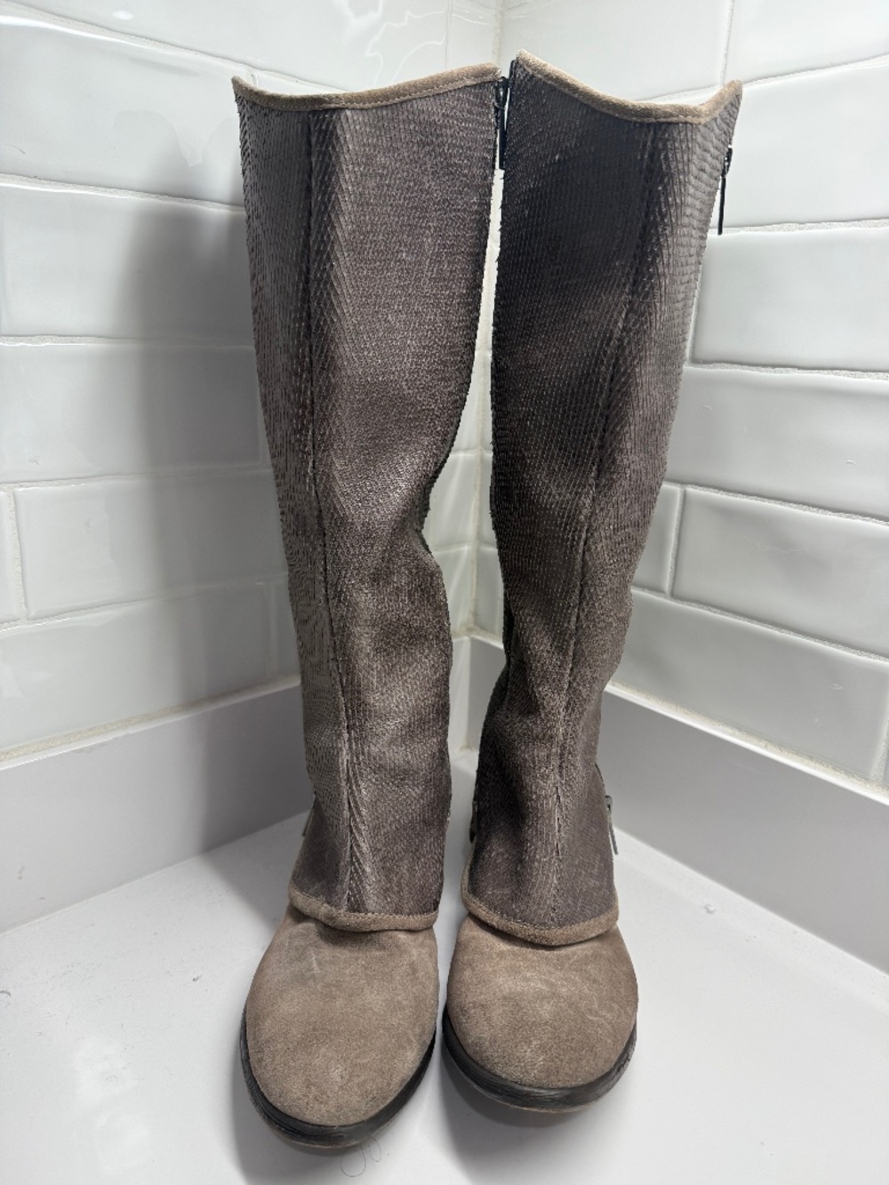 Donald J PLINER Brown Snake Python Leather and Suede Boots - Size 9
